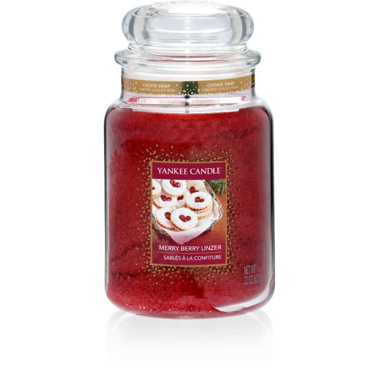 That's The Way The Cookie Crumbles | Yankee Candle Cookie Swap Collection A tall glass jar full of some deep Cherry Red coloured wax with a label that has yankee candle written in white writing, Merry Berry Linzer written in black writing, and a picture of some golden Jam Tarts with Red heart centres on it, on a white background.